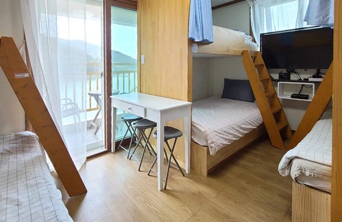 Yanghwa House | Tongyeong Slobbie Guest House