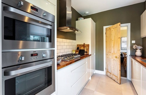 Graveney Apartment | Tooting's Charming Victorian Garden Hideaway