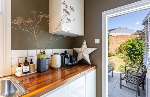 Graveney Apartment | Tooting's Charming Victorian Garden Hideaway