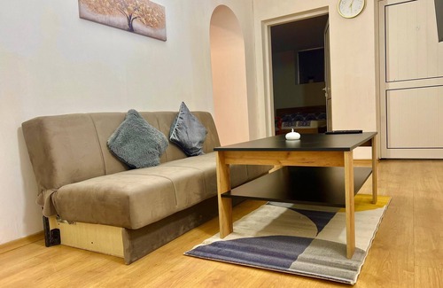 Sofia City Center Apartment | TOP CENTER 3-bedroom semi-basement apartment with WiFi; fits 8 guests