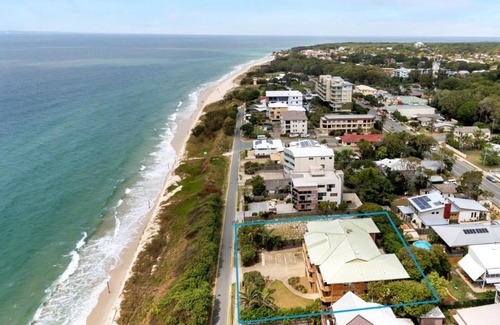 Woorim House | Top Floor Beachfront Apartment