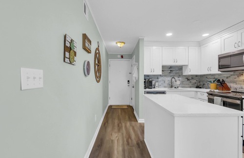 North Myrtle Beach Condo | Top Floor-Corner Unit-2BD Ocean View-Elevator and Outdoor Pool