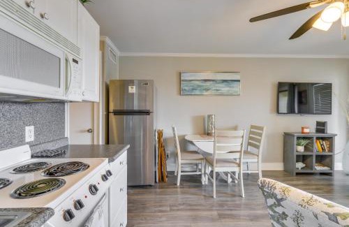 Folly Field Apartment | Top-Floor Condo with Ocean Views in Hilton Head!