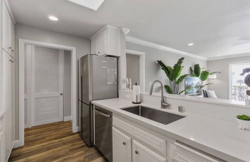 Newport Beach Condo | Top floor condo overlooking the ocean
