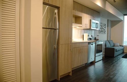 Pearl District Apartment | Top Floor Condo W/Beautiful View Overlooking the city