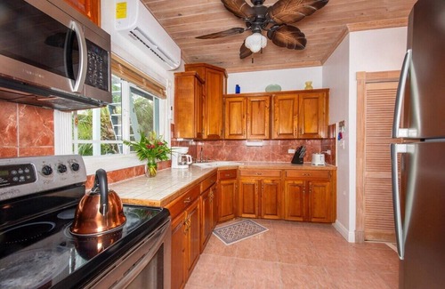 Triana Shores Apartment | Top Floor Condo, Walk to Pink Sands Beach