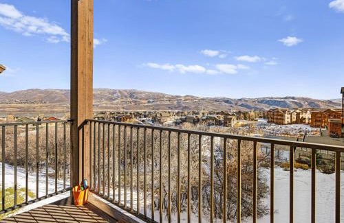 Park City Apartment | Top Floor Deer Valley Gondola Lakefront Condo- Great views