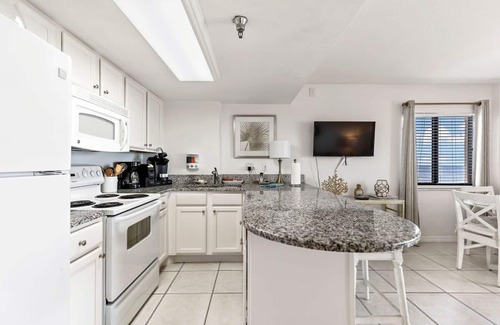 Daytona Beach Shores Apartment | Top Floor Oceanfront Condo w Pool Beach Access