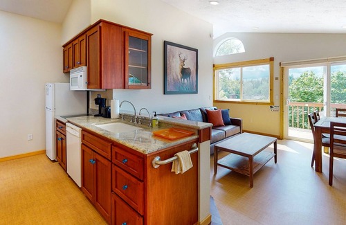 Oak Grove House | Top-floor of riverfront home w/ wraparound deck, free WiFi, & great location