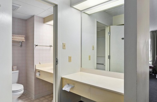 North East Hotel | Top Floor Standard Deluxe