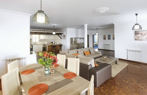 Sao Goncalo Apartment | Top Floor With three Balconies