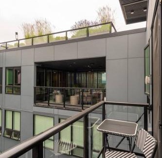 New Tacoma Apartment | Top Floorbalcony55" 4k Smart Tv360 Rooftop View