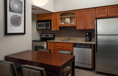 Lynnwood House | Top Hotel in WA Near Alderwood Mall with Kitchens