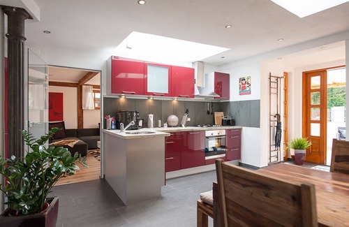 Bruhl-Beurbarung Apartment | Top modern City Apartment at the University Hospital in a quiet green area