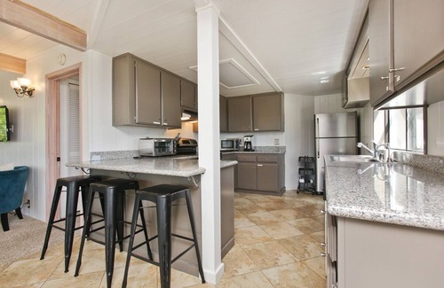 Healdsburg House | Top Of The World Dry Creek Views With Hot Tub, POOL and new Tesla charger!