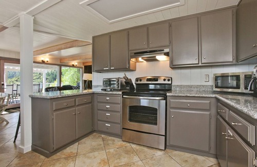 Healdsburg House | Top Of The World Dry Creek Views With Hot Tub, POOL and new Tesla charger!