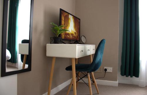 Colchester Apartment | Top Spot 2-Bed Spacious Apartment Town Centre Train Station WIFI