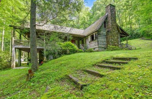 Topton House | Topton Cabin with Hot Tub - 6 Mi to Nantahala Lake!