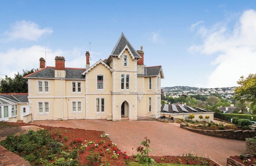 Torquay City Centre Villa | Torbay Rise Seaside Villa with outstanding family facilities