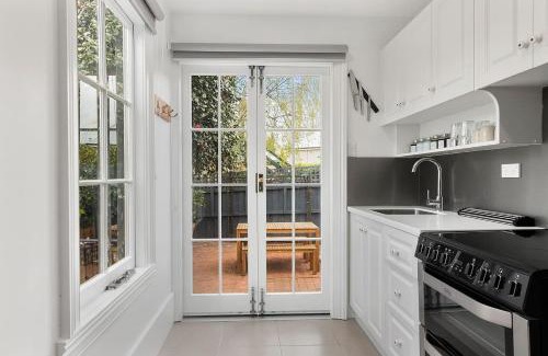 Battery Point House | Tori's Cottage - Stroll to Vibrant Salamanca