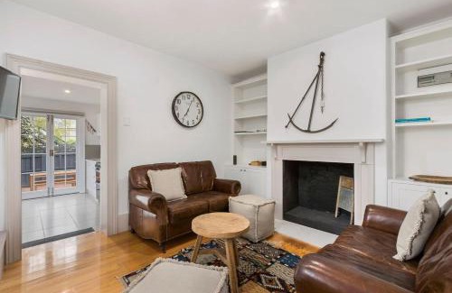 Battery Point House | Tori's Cottage - Stroll to Vibrant Salamanca