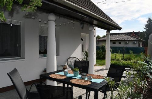 Balatonboglar Apartment | Tornác Bogláron Apartman