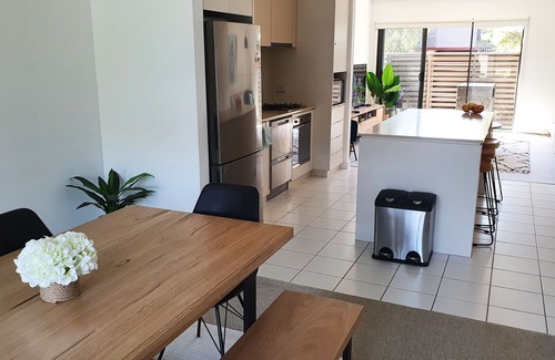 Torquay House | Torquay Retreat close to Sands Golf Club & Whites Beach