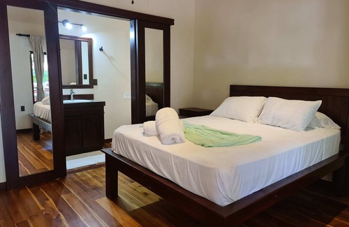 Dominical Hotel | Tortuguero Queen Room at Hona Beach Hotel