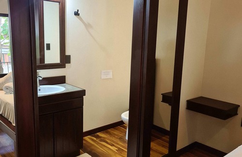 Dominical Hotel | Tortuguero Queen Room at Hona Beach Hotel