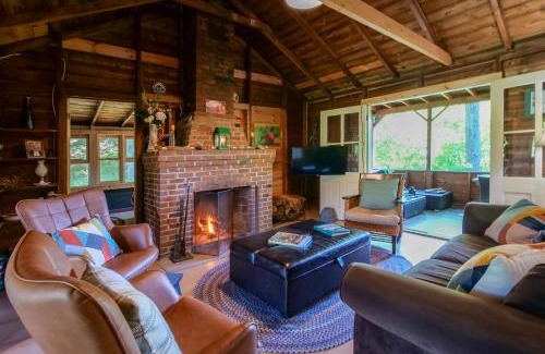 Colchester House | Tots Cabin of Braeloch