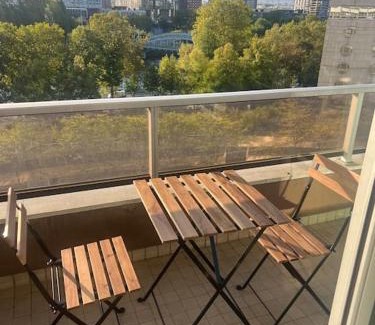 16th Arrondissement Apartment | Tour Eiffel terrasse vue seine