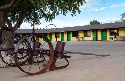 Trinidad Hotel | Tower 64 Motel & RV