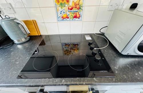 Huntingdon Apartment | Town centre with parking