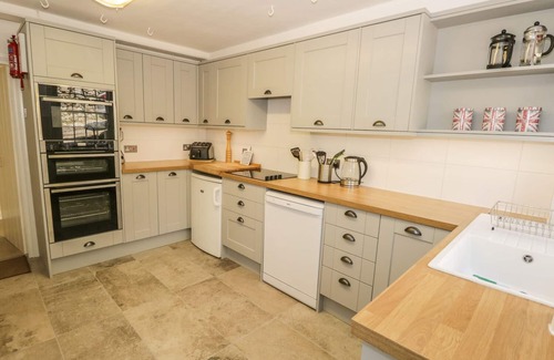 Penny Bridge Cottage | TOWN END FARMHOUSE, family friendly, with open fire in Newby Bridge