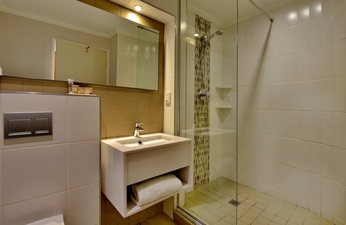 Greater Johannesburg Metropolitan Area Hotel | Town Lodge Waterfall, Midrand
