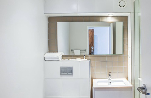 Greater Johannesburg Metropolitan Area Hotel | Town Lodge Waterfall, Midrand