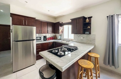 Centro House | Town & Shore Escape 3BR Haven