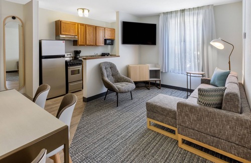 Elmwood Hotel | TownePlace Suites by Marriott Metairie New Orleans