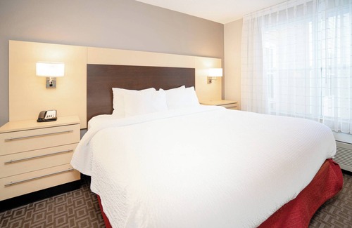 Rochester Hotel | TownePlace Suites by Marriott Rochester
