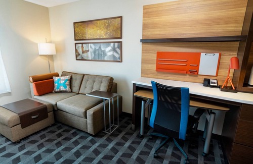 Lake Forest Hotel | TownePlace Suites by Marriott Irvine Lake Forest
