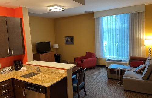 Florida Central Atlantic Coast Hotel | TownePlace Suites Orlando at FLAMINGO CROSSINGS® Town Center/Western Entrance