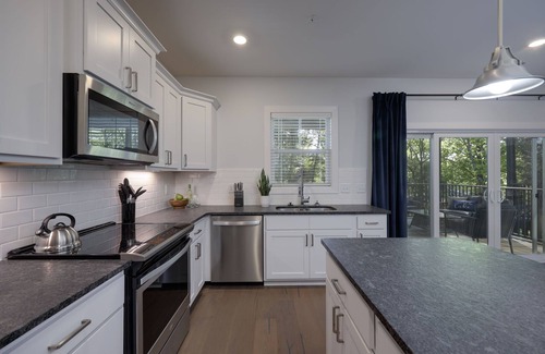 Gallatin House | Townhome next to Old Hickory Lake and Gallatin Marina! 30 mins from Nashville!