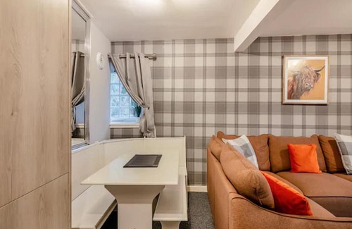 Montrose Apartment | Townhouse Apartment 3 Bedroom High St Montrose