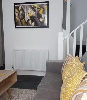 Stoke-on-Trent Bed & Breakfast | Townhouse @ Birches Head Road Stoke