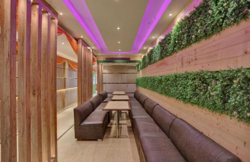 Kirti Nagar Hotel | Townhouse Jp Grand Near Mayapuri Chowk