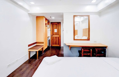 Valenzuela Hotel | Townhouse Oak BRBlock Boutique & Residences, Kalayaan Avenue, Near Ayala Mall, Poblacion, Makati, Manila
