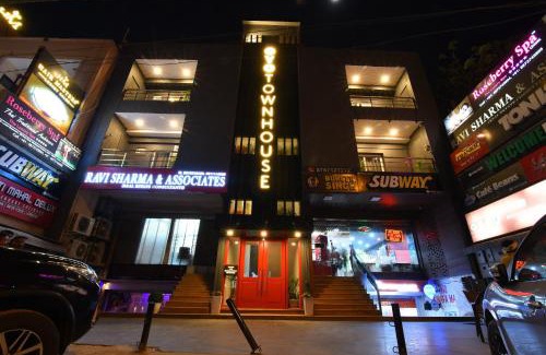 Chhatarpur Hotel | Townhouse Rudra Inn Near Chhatarpur Metro Station