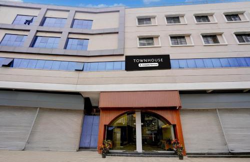 Nashik Hotel | Townhouse Skyboat XLO Point
