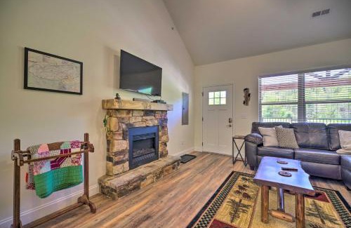 Townsend Apartment | Townsend Condo with Pool, Great Smoky Mountain Views