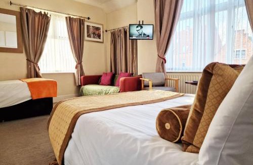 Norwich Apartment | Tradesmen Inn 3-br 6-beds & Gated Parking